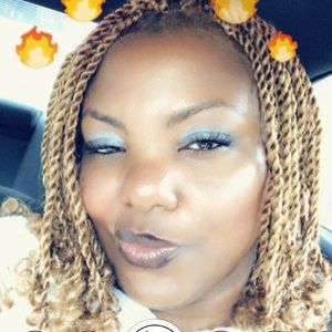 Meet your Posher, Nikia